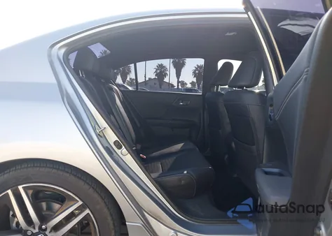 2017 Honda Accord Sport z USA, uszkodzony, nr VIN 1HGCR2F52HA234830